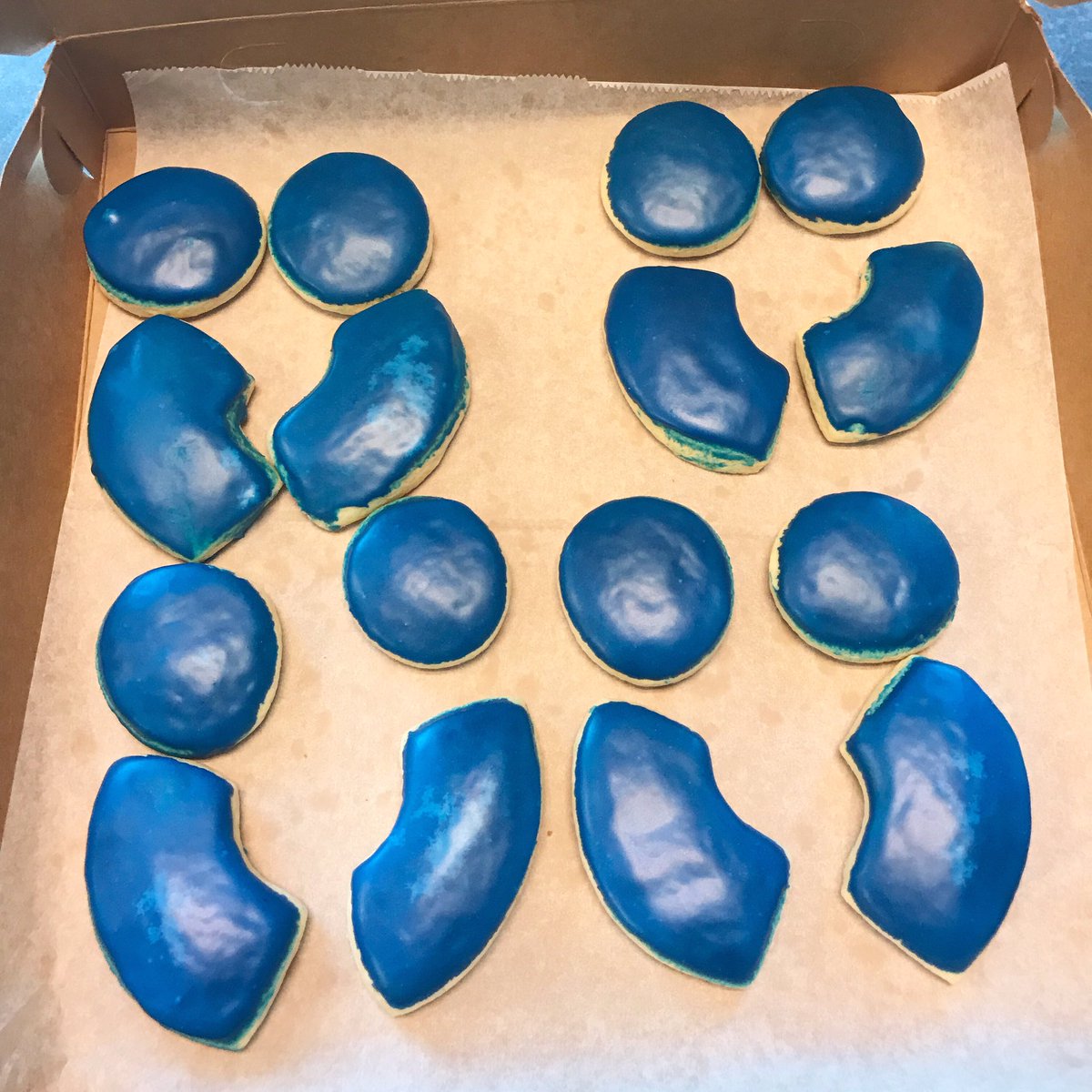 MyMetroCU's tweet photo. Look at these sweet cookies featuring @MyMetroCU’s new logo! Thanks Clark Creative @CCG_Omaha! #YourLocalAdvantage #metrocreditunion #omaha #sugarcookies #creditunion #allsmiles😊 https://t.co/ybJjxHxVoY