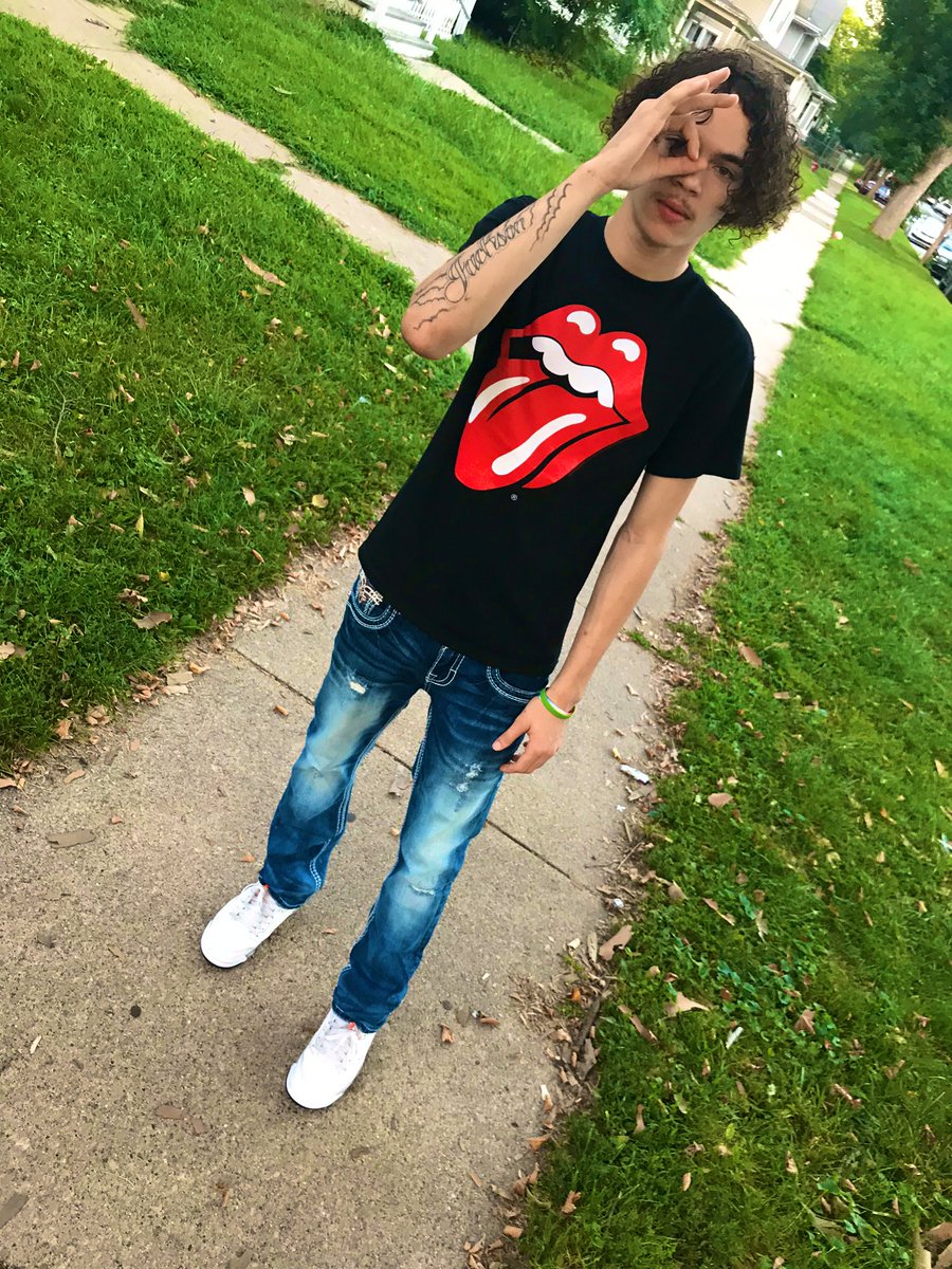 MaleikJackson3's tweet photo. Just some to post 😬‼️ #BootMeUp🖤 https://t.co/ZnyaOoeRT6