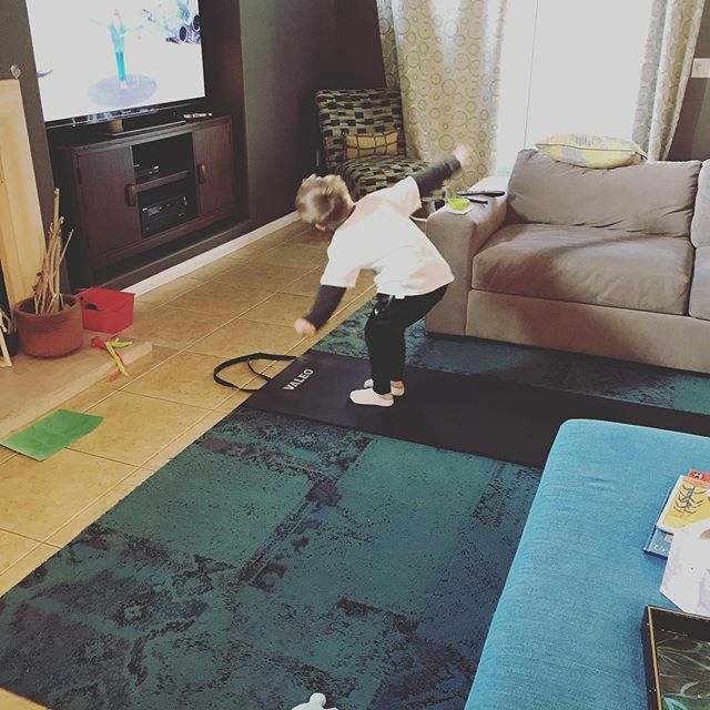 thebritth's tweet photo. Leading by example really is one of the easiest ways we can impact our children’s healthy habits.
.
For the last several weeks I have been getting up early to do a quick 20 min workout (@tmacfitness is great for busy parents and has beginner videos).
.
H… https://t.co/UqRPGYTRNu https://t.co/4oqEbLHbQX