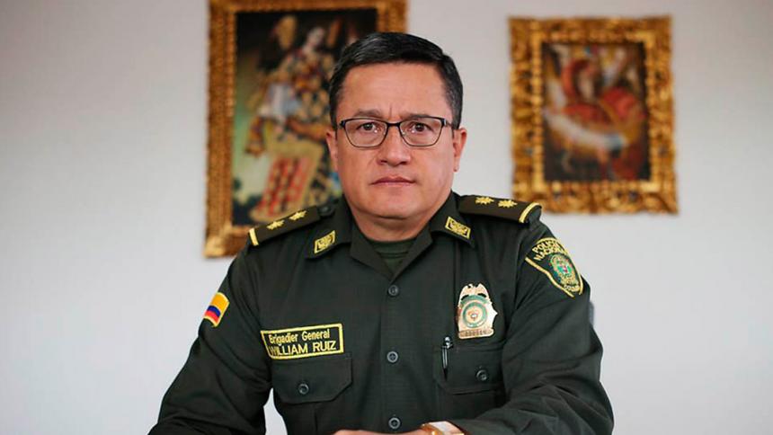 #LoQueDejaElParo El general de la Policía, William Ruíz, el mismo de la fuga de Aida Merlano, fue designado para manejar la seguridad de #Cali durante el #ParoNacional. El resultado, la ciudad entró en caos y fue vandalizada bit.ly/CaliRuiz