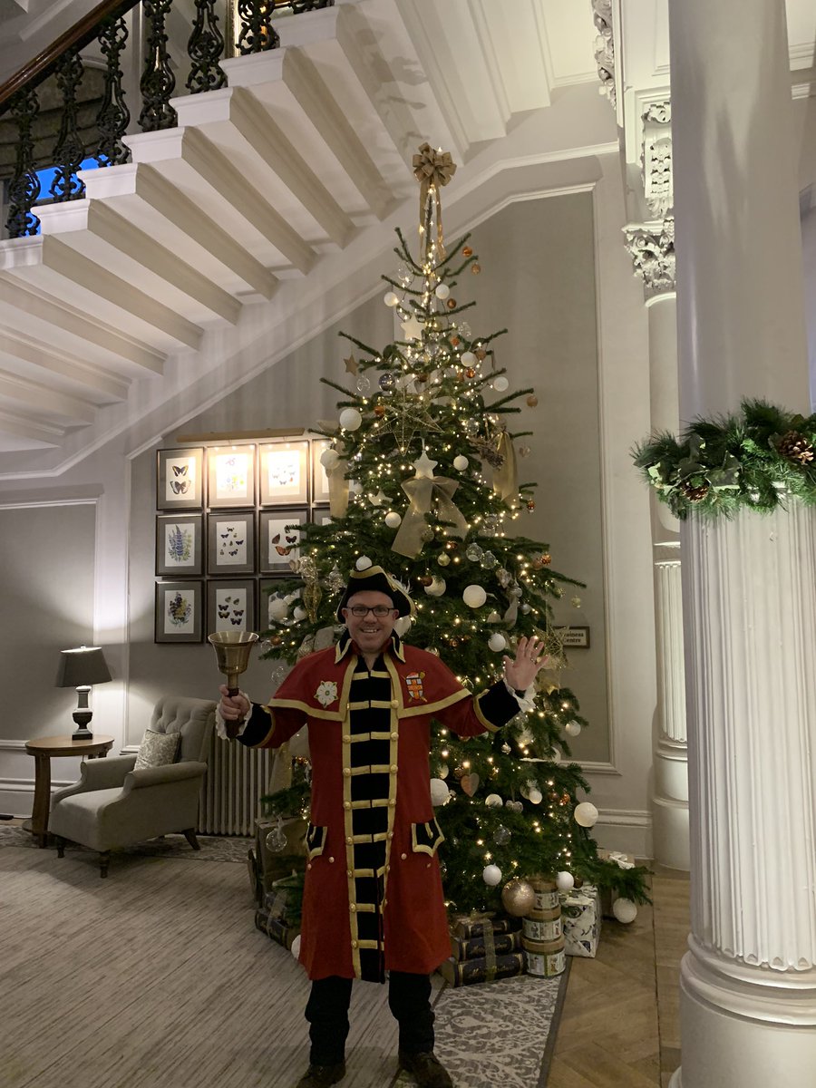 BenYorkMix's tweet photo. Love the massive tree 🎄 @PrincipalYork #MerryChristmas https://t.co/kaKFch3sGs