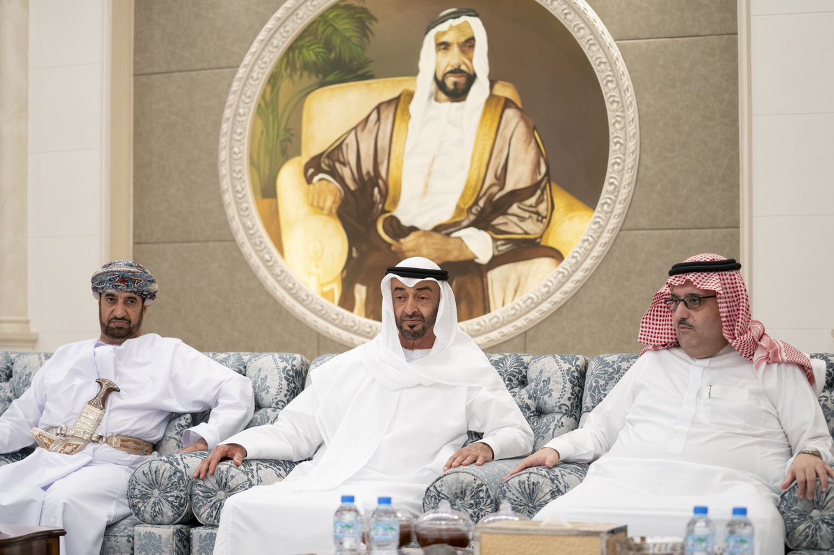 محمد بن زايد يتقبل التعازي بوفاة سلطان بن زايد
