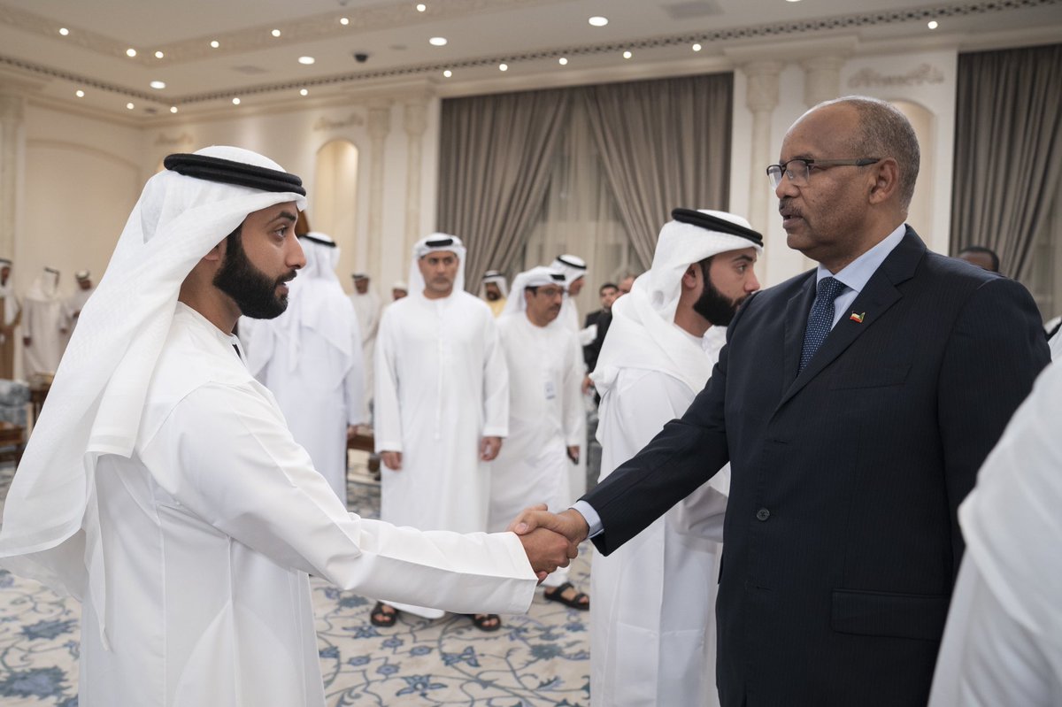 محمد بن زايد يتقبل التعازي بوفاة سلطان بن زايد