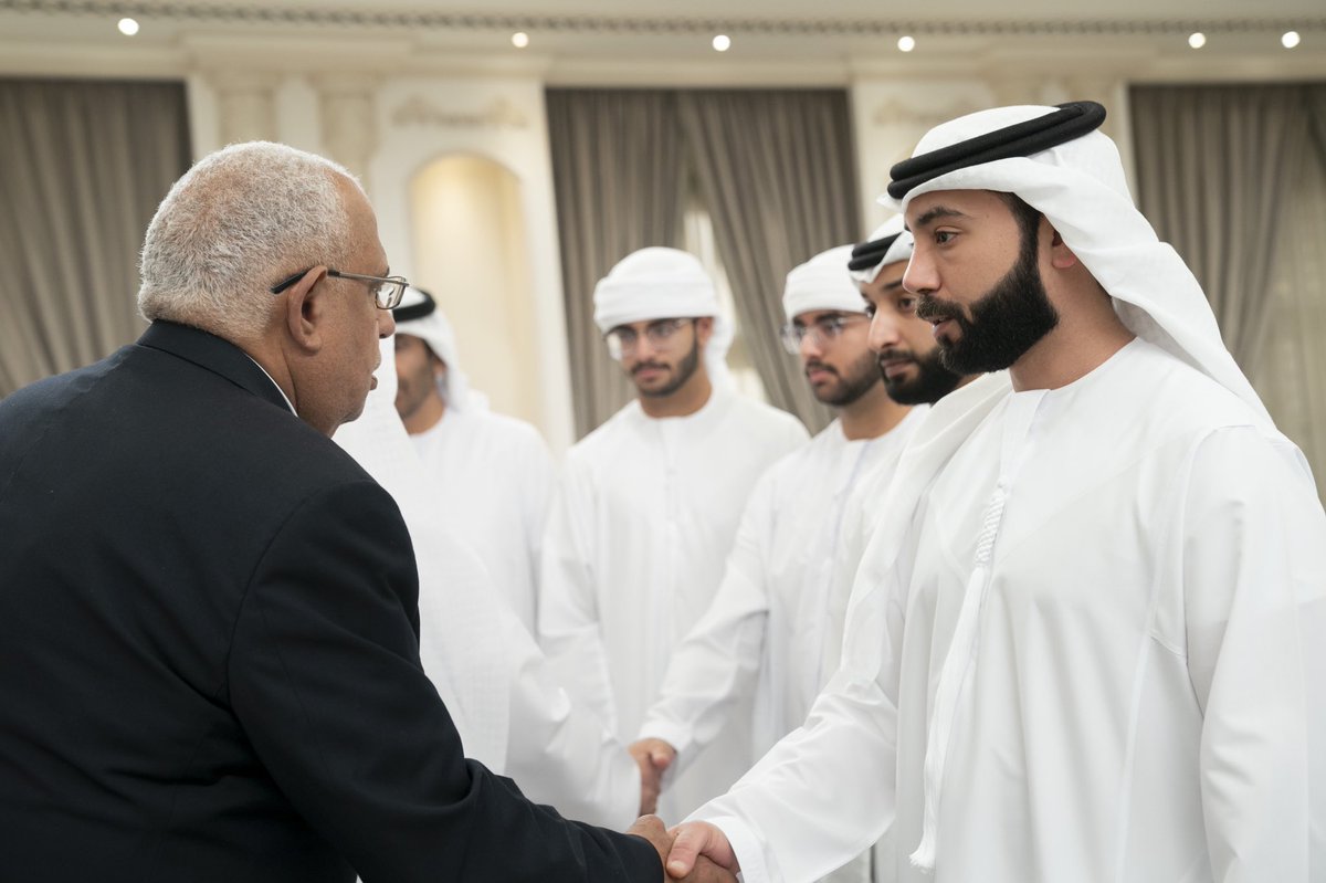 محمد بن زايد يتقبل التعازي بوفاة سلطان بن زايد