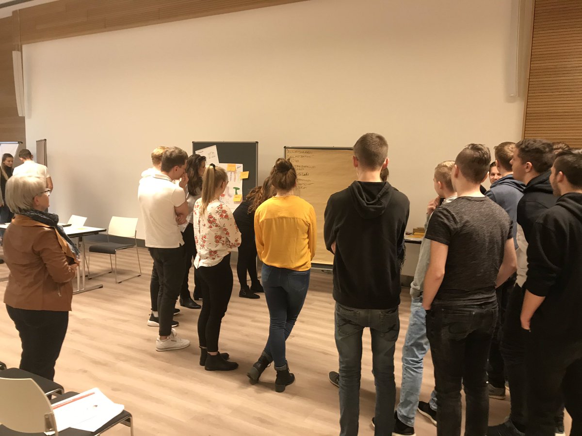 Heute hat <a href="/KerstinMajewski/">Kerstin Majewski</a> einen Kreativworkshop mit 32 Azubis regionaler Unternehmen  moderiert “Wie stellen sich Azubis eine digitale Arbeitswelt vor?“ Danke an Dell Technologies für die Unterstützung! <a href="/D_Guggenberger/">Daniela Guggenberger</a> <a href="/reinerhaseloff/">Dr. Reiner Haseloff</a> <a href="/Bundesagentur/">Bundesagentur für Arbeit</a>