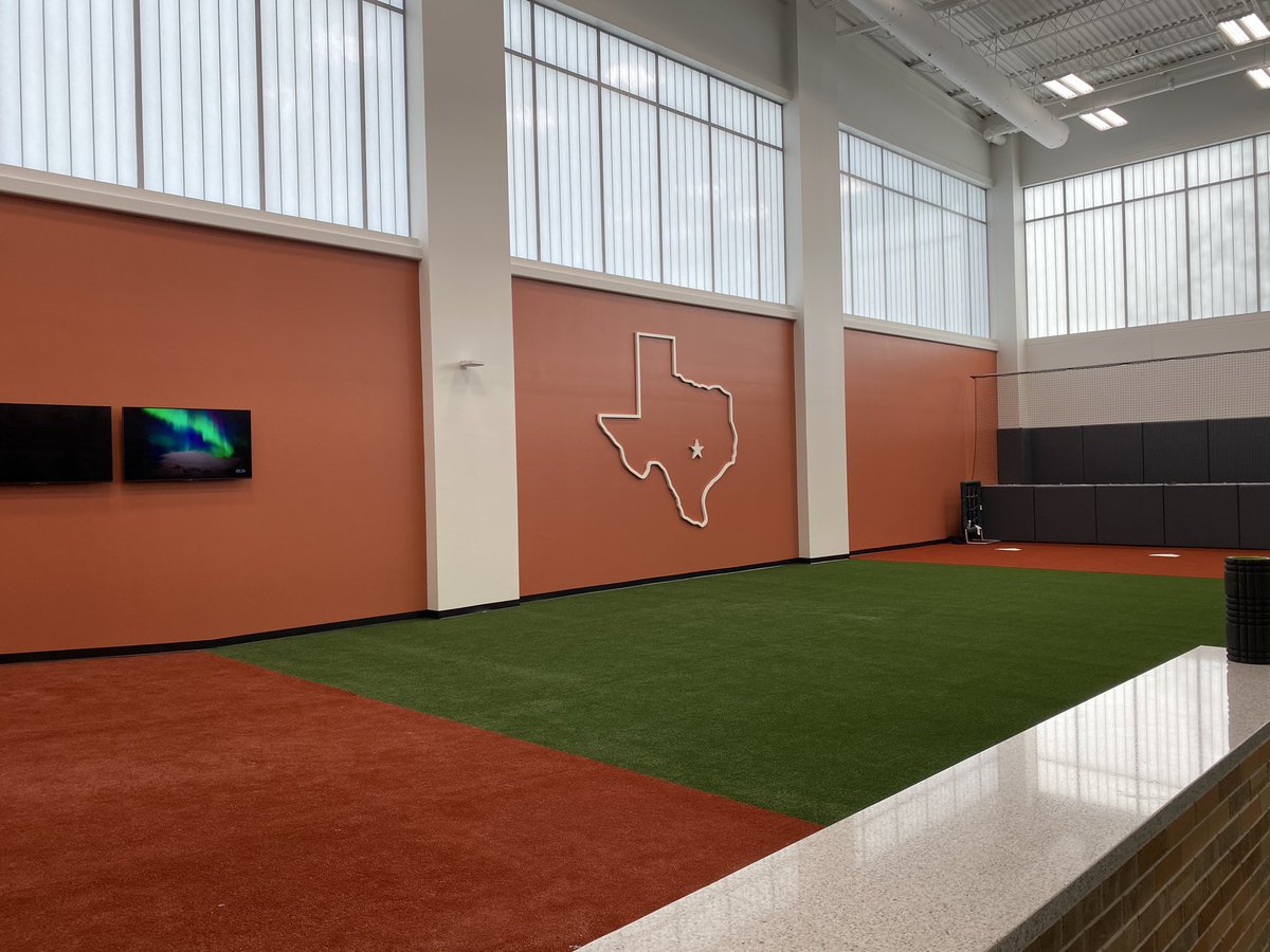 KendallRogers's tweet photo. Posted the other day about @TexasBaseball’s new facility. It was terrific and here are some pictures from the tour with @DP5hookem https://t.co/W3Cer4ZPQm