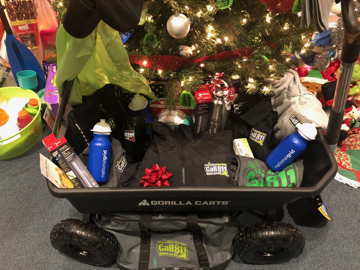 As a member of @DigSafelyNY MHV damage prevention counsel I had the opportunity to help prep for this year’s Festival of Trees <a href="/nationalgridus/">National Grid US</a> #pipelinesafety #callbeforeyoudig #excavator #mhv #utica