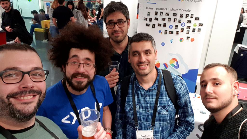 markinosags's tweet photo. #beertime con los #amigos del @GDG_ES y @GdgAsturias en #commitconf #commitconfgdges https://t.co/sVllH6C86y