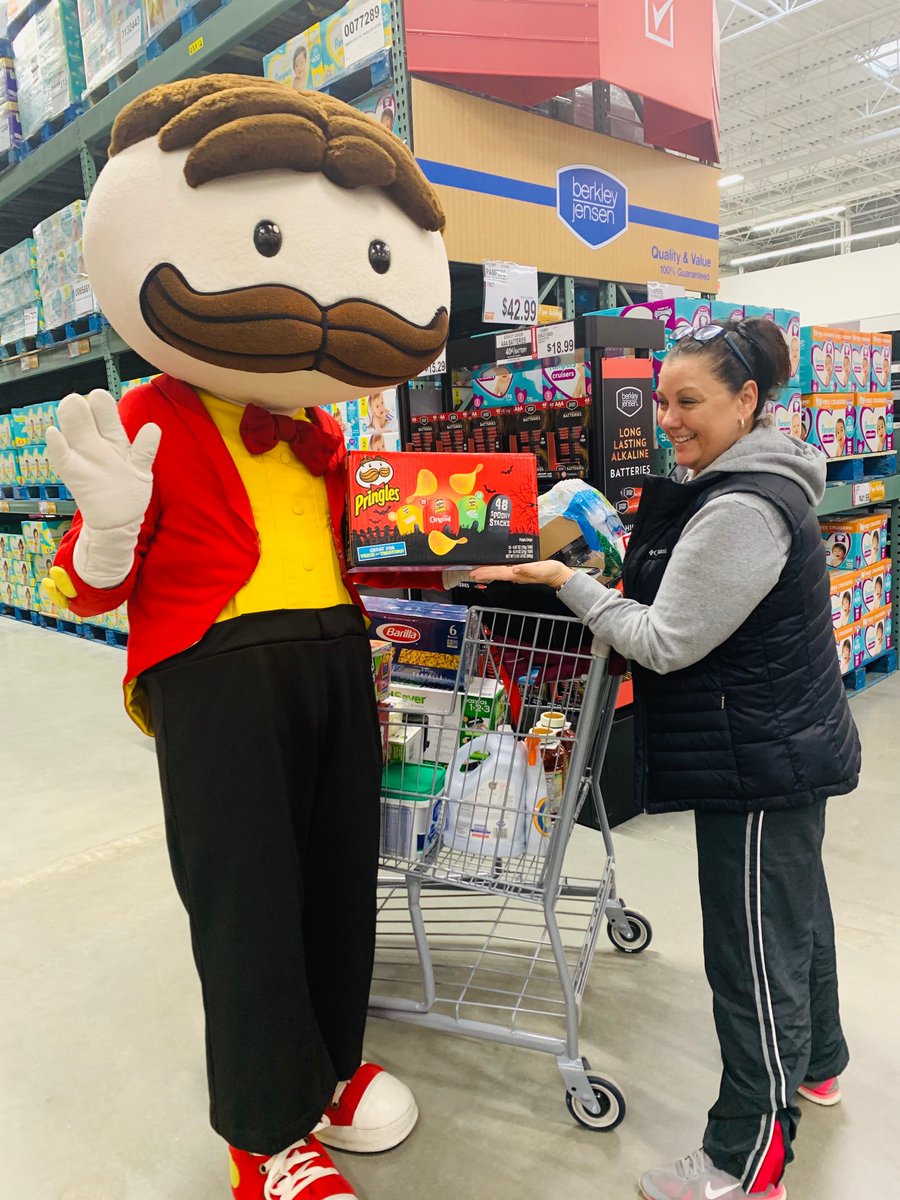 OneStoreAtATime's tweet image. We were on hand to help celebrate the #grandopening of @BJsWholesale in #TaylorMI yesterday with Mr. P of @Pringles 
 #oenteamonedream #club383 #club384 #BJswholesaleclub