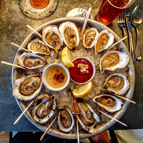 RobertsMEGrill's tweet photo. At Robert's, we offer a variety of locally-farmed oysters. Pick the varieties you'd like to try from our raw bar, and enjoy them as an appetizer, an accompaniment to your meal, or as a happy hour treat. https://t.co/1dLHSQu3fl