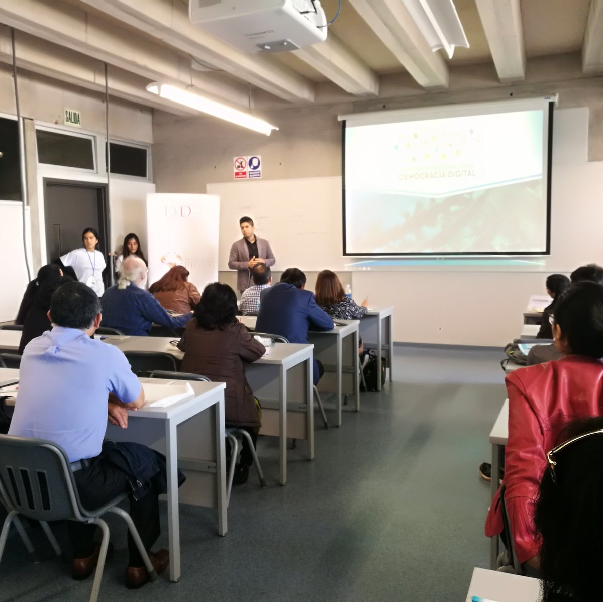 CodeHuntersLab's tweet image. @CodeHuntersLab en el V Encuentro Nacional #DemocraciaDigital. Compartimos la historia detrás de este #emprendimiento #social que nació en #Carabayllo con la misión de empoderar adolescentes y jóvenes de américa latina a través de la #tecnología 👩🏻💻👨🏻💻🌎🚀
#Programación #Innovación