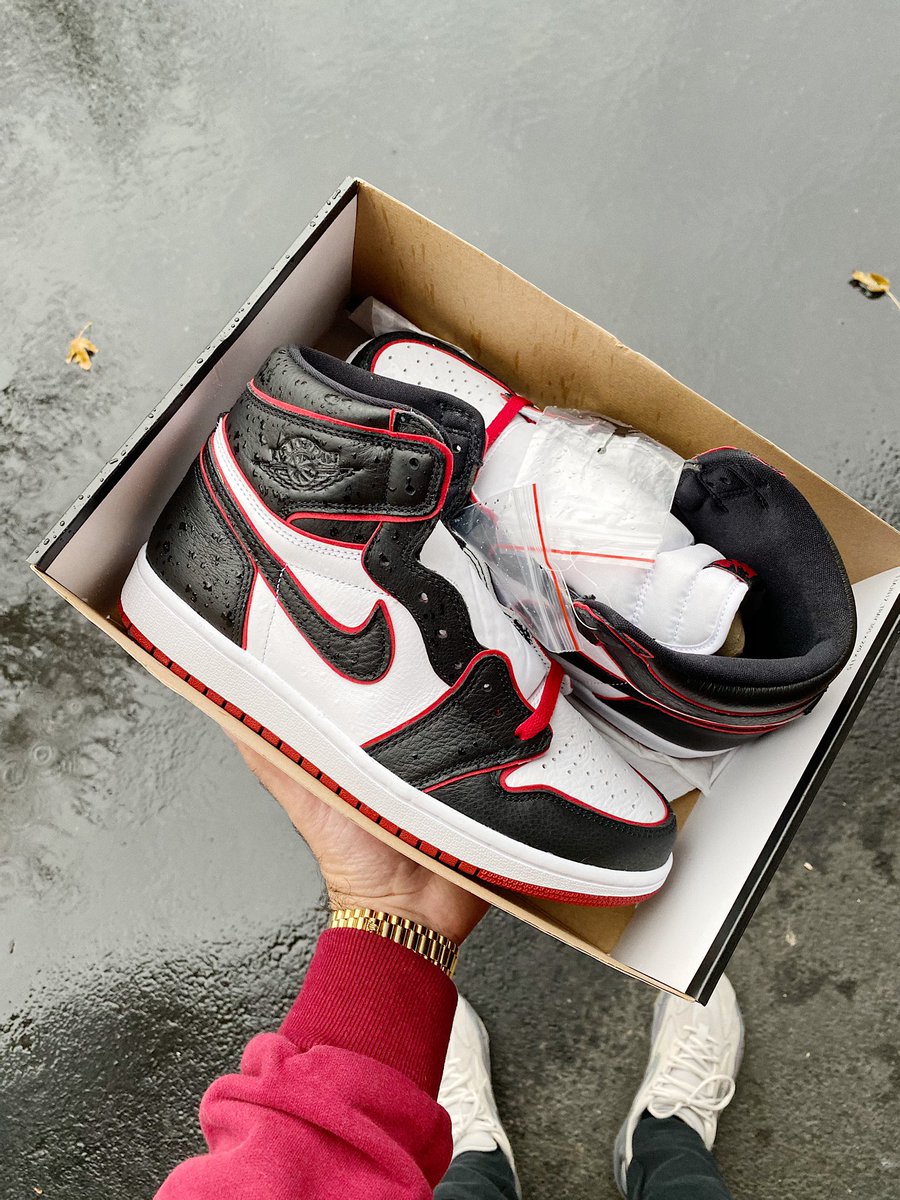 air jordan 1 bloodline white laces