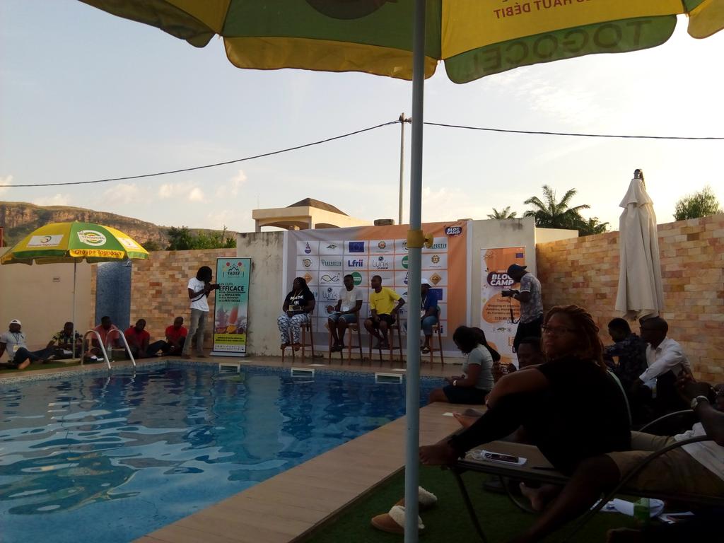 Apush_Bruh's tweet image. Panel de discussion sur le theme "Creation de contenu et Emploi Durable" avec @elzogbea @ayfeifa @Rene @ChouchouMpacko .

#BlogCamp,  @AmbUETogo, @boad_official, @Blog228
@228Events @228togoviwo @togocel_tg, @fnfi_togo, @TogoDosi.
#BlogCamp228, #Défalé, #FADEF #HotelDefale