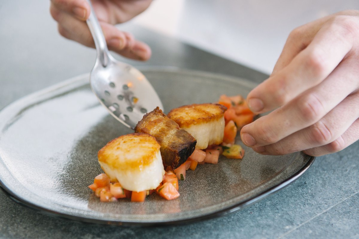 BrunswickHTL's tweet photo. #foodiefriday Scallops, anyone?
#brunswickhotel #haycreekhotel #visitmaine #mainething #brunswickmaine https://t.co/2IABVTODqJ