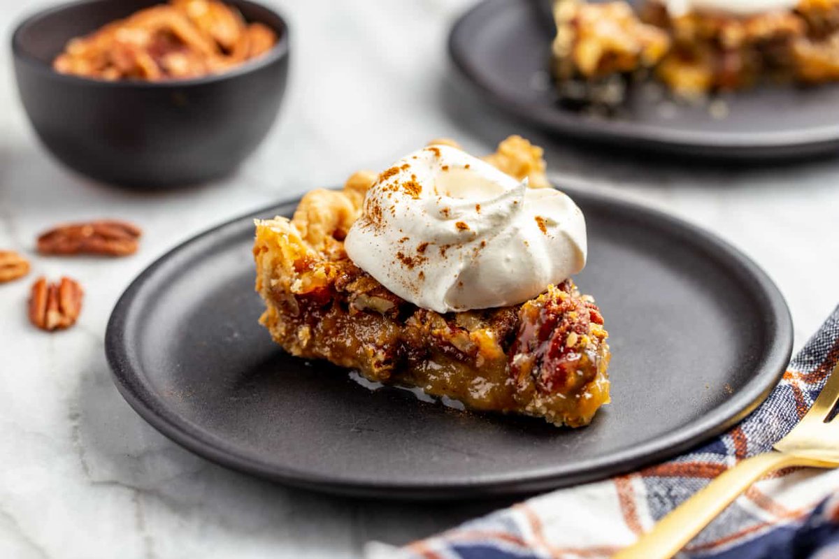 bakingaddiction's tweet image. AD | Classic Pecan Pie is a must for any Thanksgiving table. Packed with toasty pecans and a silky smooth, sweet filling, this is a recipe you’ll return to year after year. Sponsored by Karo Syrup
RECIPE: mybakingaddiction.com/classic-pecan-…