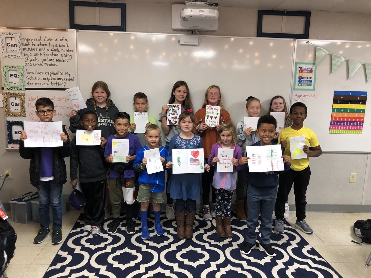 I love the sweet hearts of our kiddos. Today we made holiday cards for veterans. #cockrellchamps #cockrelllearns <a href="/CockrellChamps/">Cockrell Elementary School</a>