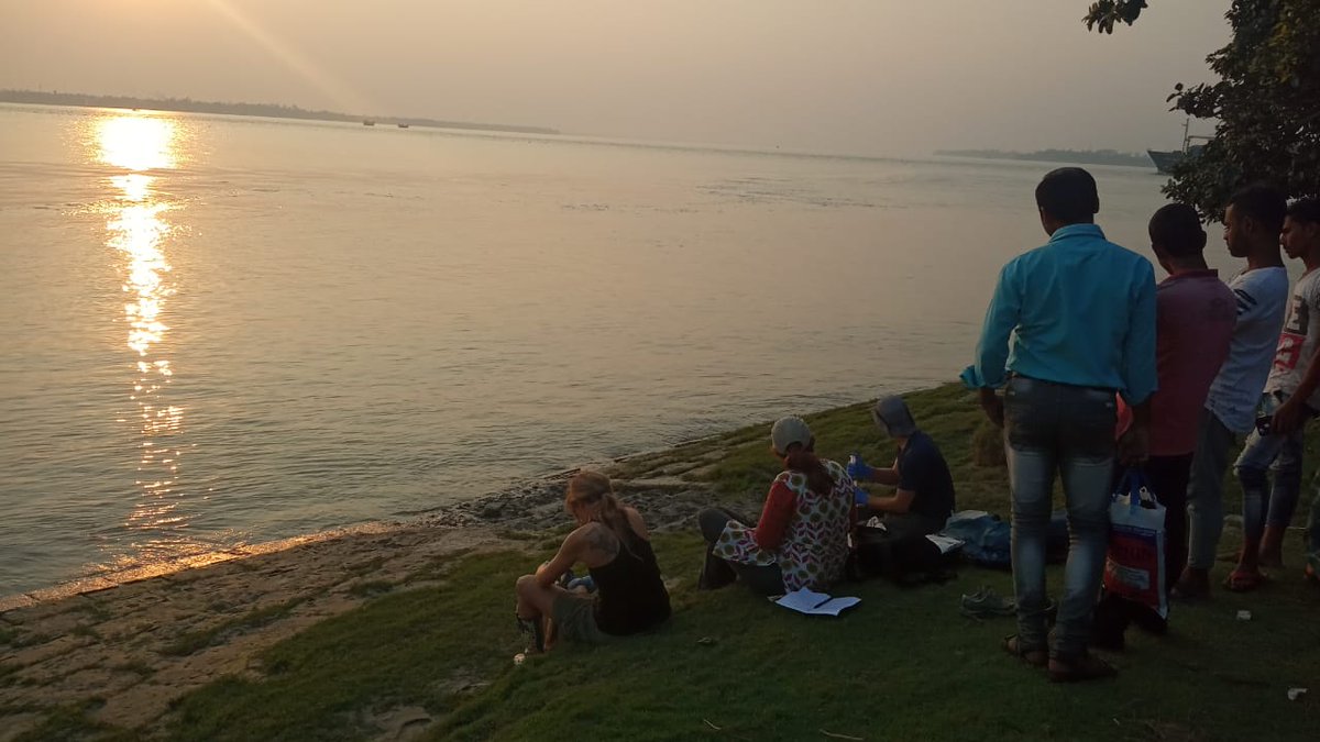 WaterQualityTE2's tweet photo. The Sun has set on our Ganga sampling 🌅

@UWEBristol's Dr Bethany Fox will stay in India at @bose_institute to undertake more sampling and @Chelsea_Tech sensing work in Kolkata, and visit our partners @frankwater in Telangana

@NERCscience @NewtonFund @UKinIndia @UKRI_India https://t.co/DJzufbmzUl