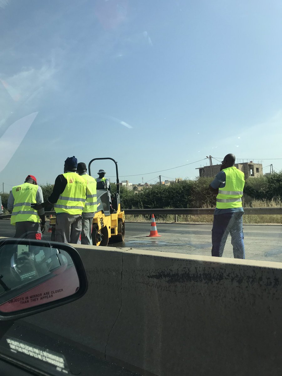 #Eiffage #Senac 
Qui a eu cette brillante idée chez Senac.sa  dé faire ces travaux sur l’autoroute à péage à cette. Ceux qui doivent prendre l’avion vous en remercient. Cascades de retards à l’aéroport. Merré nalen torop!