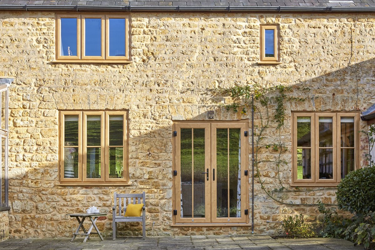 GlazeriteLtd's tweet image. Manufactured from VEKA uPVC profile, our French doors are a fantastic choice for those looking to maintain a traditional look and feel throughout their property. @VEKA_plc ow.ly/ZCjg50xhQI8