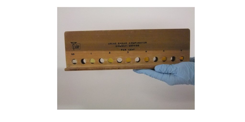 Somogyi used colours for numbers too. These 3 comparators do the same thing differently. Their materials affect how they functioned. The plastic one was needed to be washed often. The paper one faded quickly. The wooden one for GPs had “permanent standards” built in  #FellowFriday