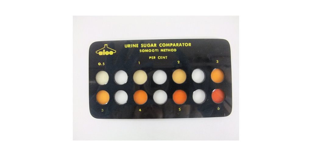 Somogyi used colours for numbers too. These 3 comparators do the same thing differently. Their materials affect how they functioned. The plastic one was needed to be washed often. The paper one faded quickly. The wooden one for GPs had “permanent standards” built in  #FellowFriday