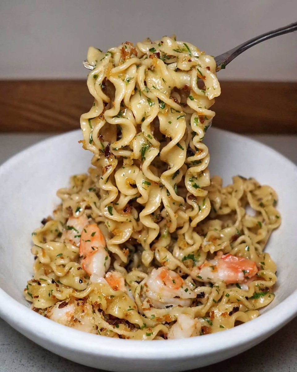 Your Friday Riesling pairing. 
From <a href="/insta/">insta</a>.noodles, "Shrimp, butter, crustacean stock, lemon, garnished with parsley and chilis".  
A medium-dry Riesling would work well here, particularly if you're using a heavy hand with the chilis.