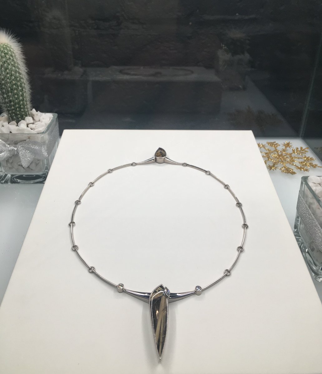 Just a taste of some of the beautiful pieces we have on display in our Christmas showcases. Join David and Giles this Sunday for Winterfest at The Courtyard and get in the Christmas spirit! #xmas2019 #xmasgifts #gemstonejewellery #bespokejewellery