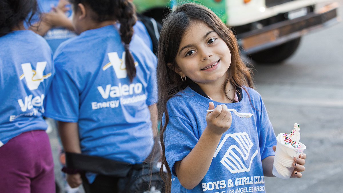 ValeroEnergy's tweet photo. The Valero Energy Foundation recently donated $500K to @bgclaharbor. Many thanks to our Valero volunteers who helped make the community celebration — complete with STEM activities for the kids, facility tours and an ice cream truck — a great success. #FueledByCommunity https://t.co/HSKwZTIONM