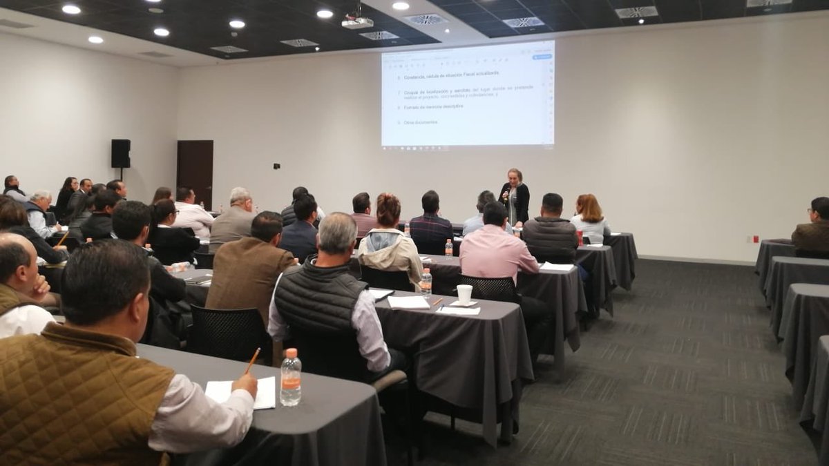 CJ_Edomex's tweet photo. La #COFAEM brindó una capacitación a personal de la Subsecretaría de Desarrollo Municipal de la @SGGEdomex, con el objetivo de dar a conocer el trámite del #DUF y las acciones que realiza la #SJDH para agilizar su obtención e incentivar la apertura de empresas. https://t.co/EgCkyGREMQ