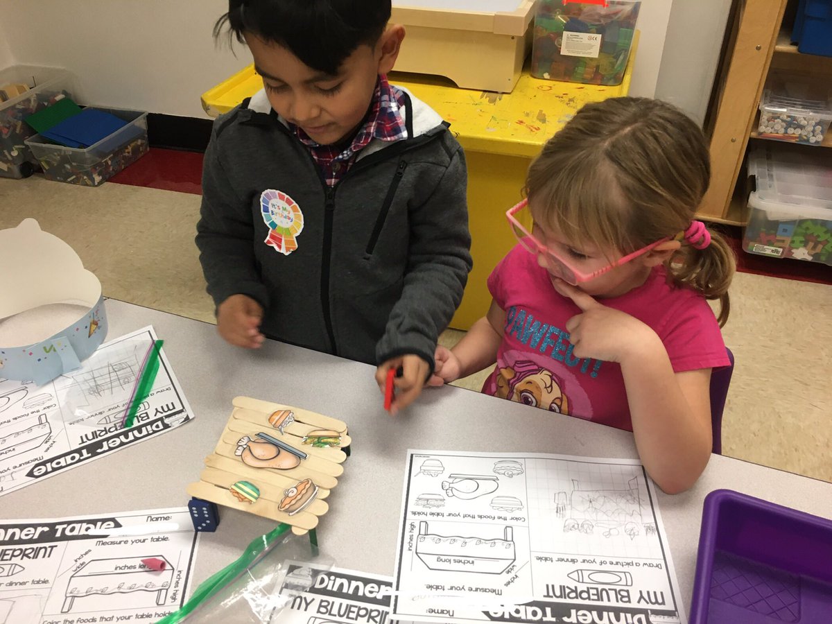 McKennaSTREAM's tweet photo. Can you build a table to hold all of the yummy Thanksgiving food? We can!!! #stem #makers #deasyelementary @melaniearfman @MsMaryMaloney https://t.co/alKN56w2sN
