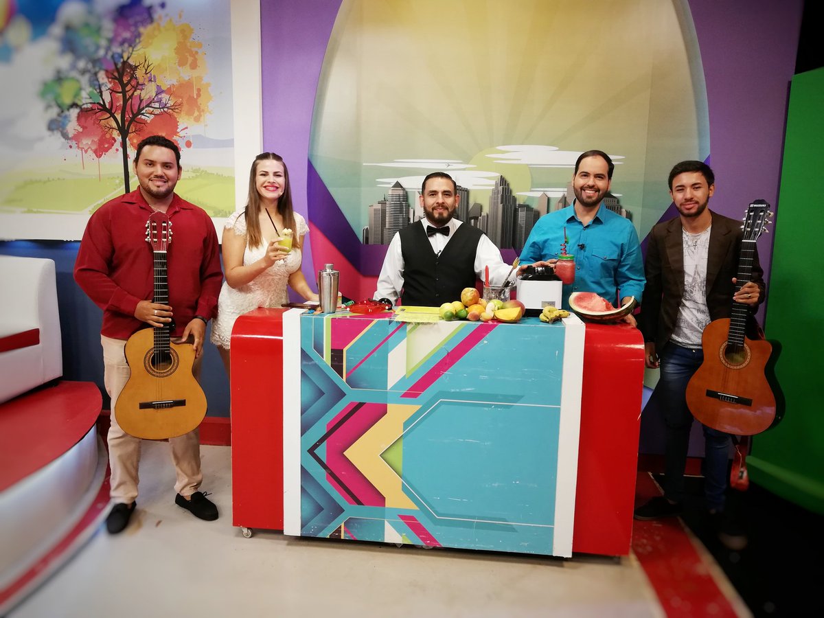 aldiamastv's tweet photo. Cerramos la semana con buena música y exquisitos jugos 🎶🍹
Gracias a Felipe Santander y Gustavo Benítez por acompañar con un acústico especial para este viernes 👏👏
A Vicente de Masterdrinkspy por ofrecernos una alternativa sana para disfrutar en estos días de mucho calor 👌👌 https://t.co/OJoPnmJeDl
