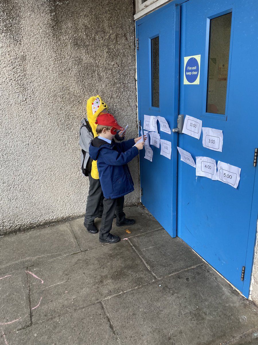 Great fun today with <a href="/StMarysSeafar/">St Mary's Primary & Nursery 💛🖤</a>  Super Squad! We were drawing clocks to help Batman catch the Time Taker!
