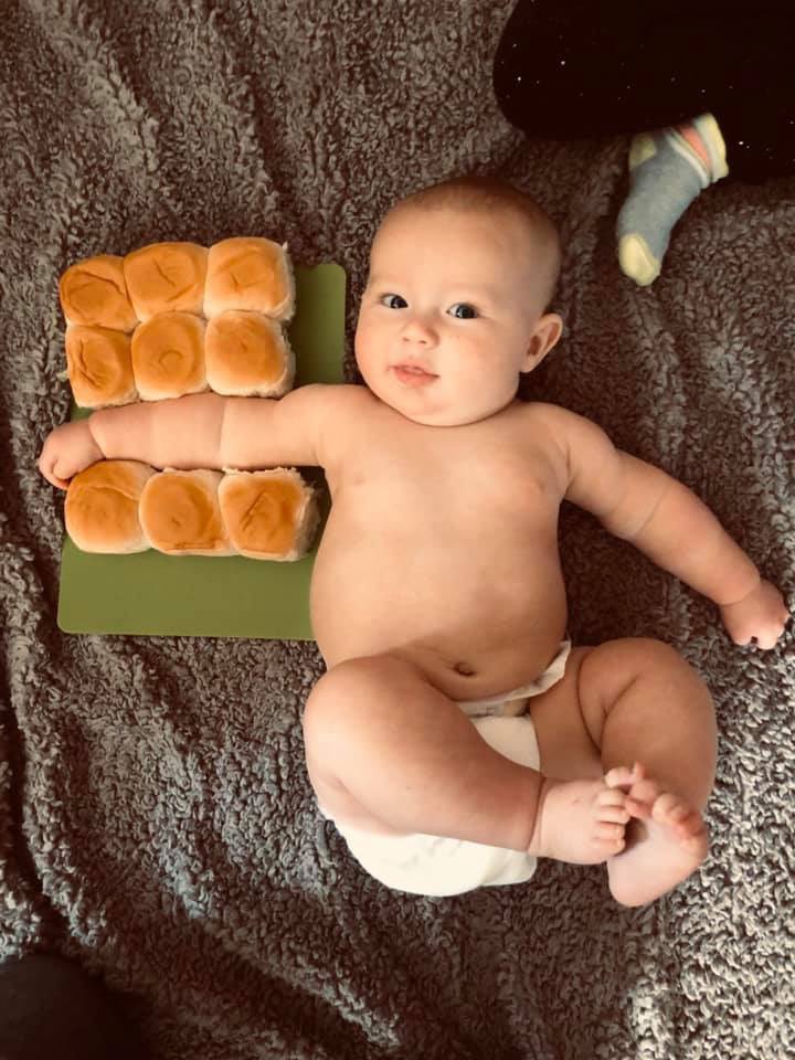 AngieBach3's tweet photo. My great-nephew Cannon.....welcome to the bun show 🥖 #baby #babyboy #bun #chunk #aunt #auntie #rolls #babies #dinnerrolls #nephew https://t.co/ytQ7ftGf6x