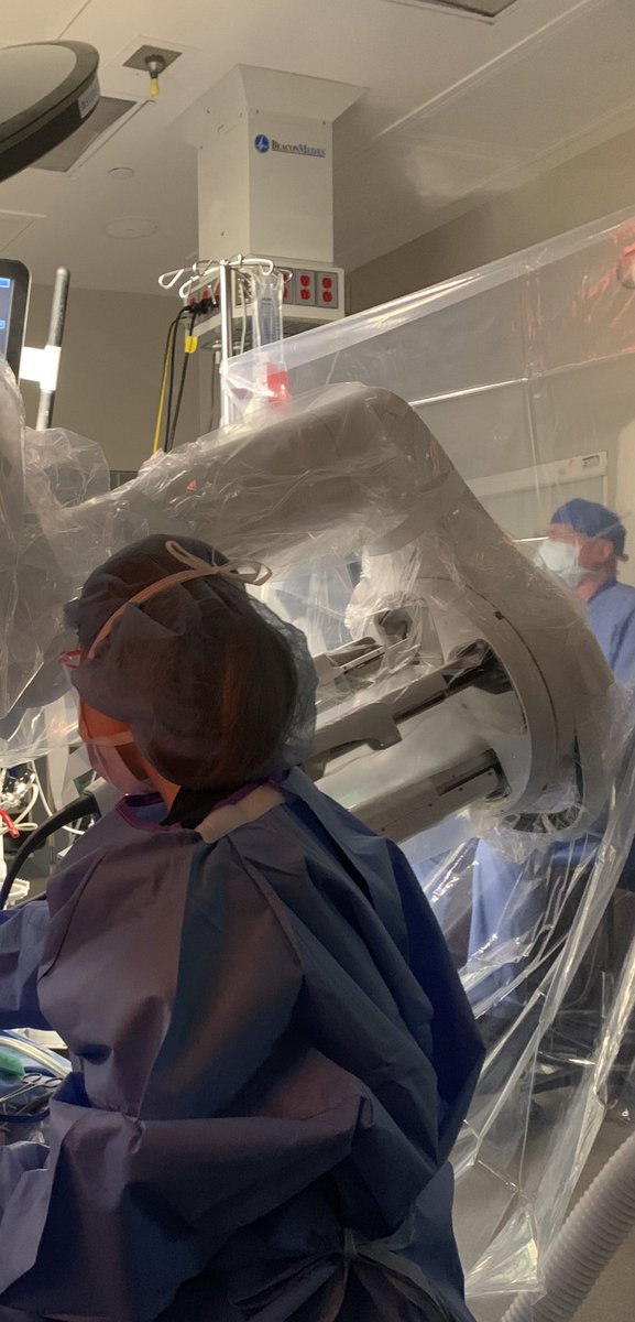 RaisBahrami's tweet image. @avasaidian @UABUroResidents getting great training on the @IntuitiveSurg #SPRobot @UABUrology! Keep eyes peeled as she’s pursuing @UroOnc @SUO_YUO fellowships!