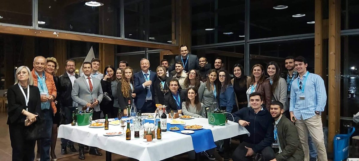 UCAM_Dental's tweet photo. La semana pasada pasada alumnos y profesores de UCAM Dental asistieron al Congreso Internacional #SEMO2019, una cita que contó en sus talleres y charlas con la presencia de reputados profesionales del sector. https://t.co/7wu5D1ftB2