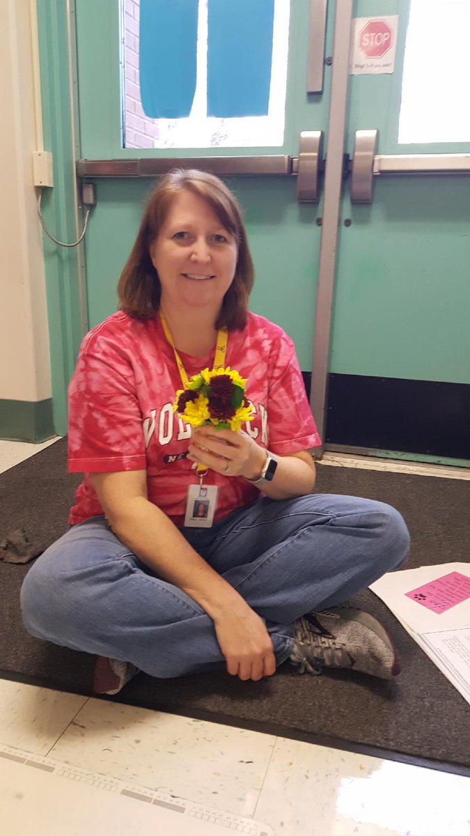 apexescougars's tweet image. A HUGE Cougar Congrats to our 3 finalists for this year's Instructional Assistant of the Year - Ellen Farrell (Technology), Bianca Harris (CCK), and Kim Hines (CCR)! They each bring such care and dedication to their work with students and staff here at AES! 🥰