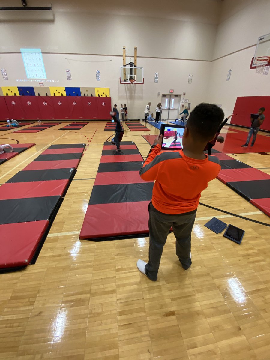 NieceMn's tweet photo. @RobinsonElem @KSDLearns using #keynote to record & share gymnastic skills!
@NStrecker @GRRPrincipal https://t.co/inu1nlE8DG