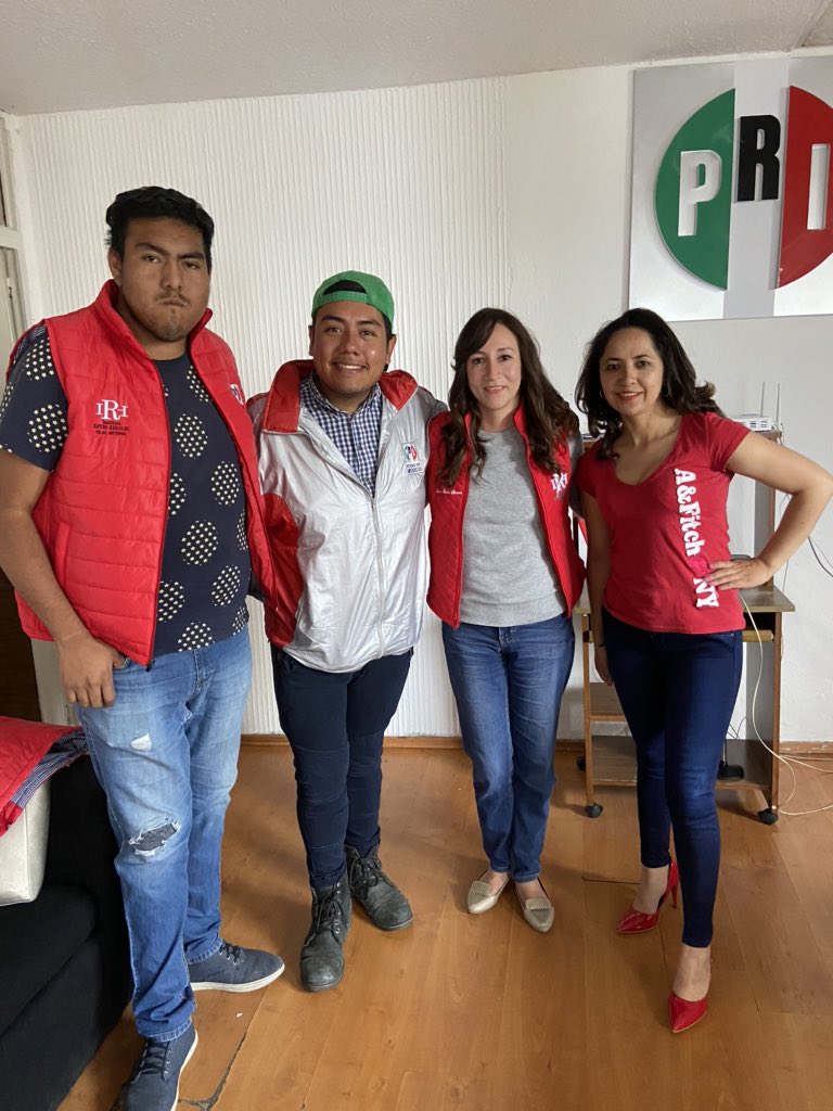 LauGarciaSamano's tweet photo. Muy agradecida con @JonaPichardoH Secretario General del #PRIMetepec, con quien tuve el gran gusto de platicar en días pasados #JóvenesTrabajando #JóvenesdelPRI https://t.co/2yGRXEJEv3