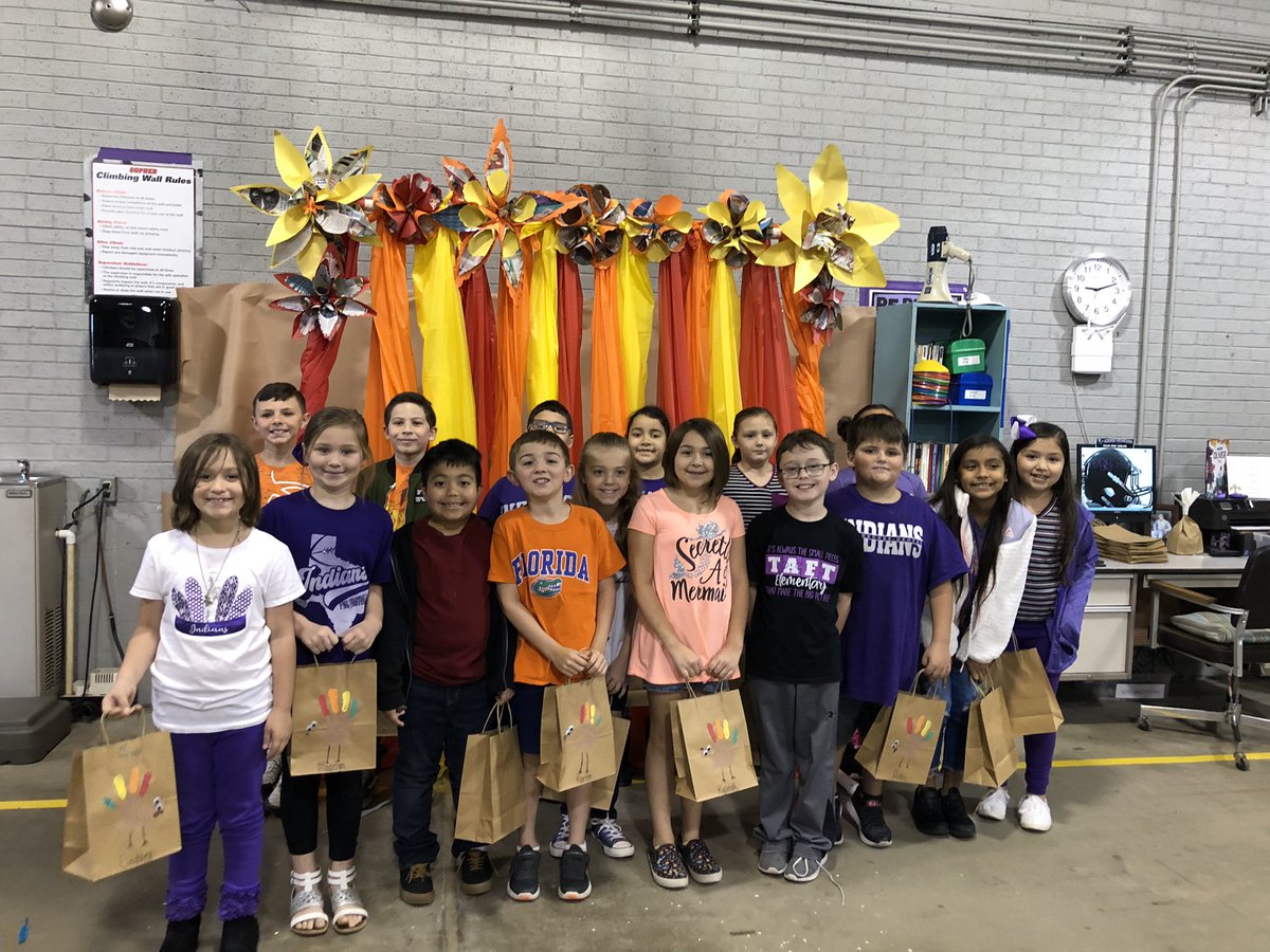 lanclos3tribe's tweet photo. Fall Fest fun! #tafttribe #pngproud https://t.co/cgf4LtshLL