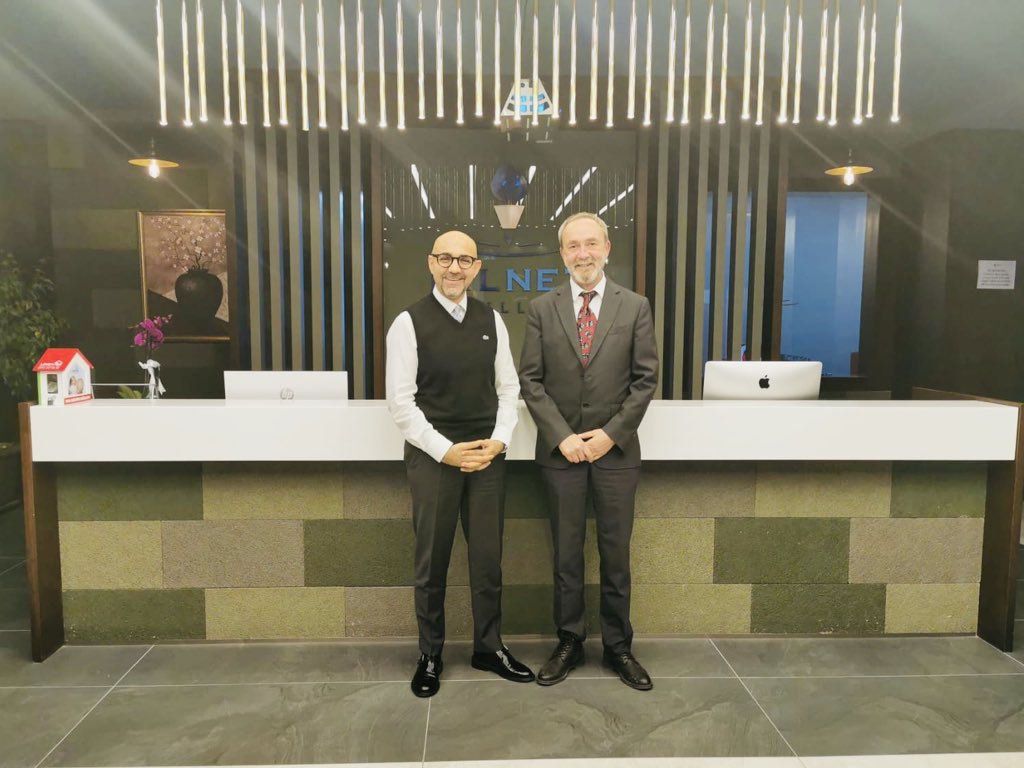 Bugün ilk yılında 900 öğrenci ile başlayan ve akademik, sosyal , sportif başarı ile fırtına gibi esen Balıkesir BİLNET yerleşkemizin takım kaptanı Erdoğan bey ile istişare yaptık..tek derdimiz kaliteyi daha nasıl arttırırız..🇹🇷#bilnet #balikesir