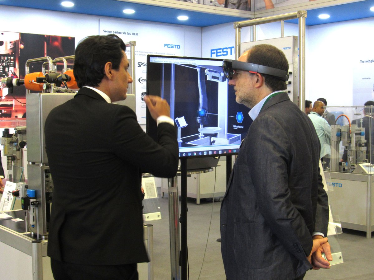 FestoColombia's tweet photo. #GetDigitalNow!¿Ya experimentaste la realidad virtual aplicada a la industria en #Andinapack? Te esperamos en el stand de #FestoCo para que puedas conocer este y otros conceptos y soluciones de la Industria 4.0 ¡Hoy último día! #ProductividadFesto #Industria40 https://t.co/o1IvxPDHZI
