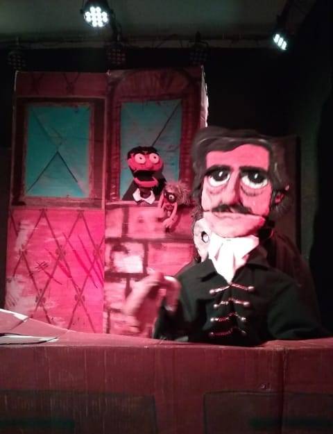Recuerda el sábado la función es a las 17 horas. Edgar Allan Poe comparte escena con poppets. Para toda la familia. <a href="/ForolaNabe/">Foro La NaBe</a> <a href="/CarteleraCM/">CarteleraCDMX</a> <a href="/elteatrocdmx/">Cartelera de Teatro</a> #Cartelera #elcuervo #teatrofamiliar 🎟 200.00 menciona este twitt y gana la promoción 2x1 🎫 🎭 #teatros <a href="/CulturaEnMexico/">Cultura en México 🇲🇽</a>…