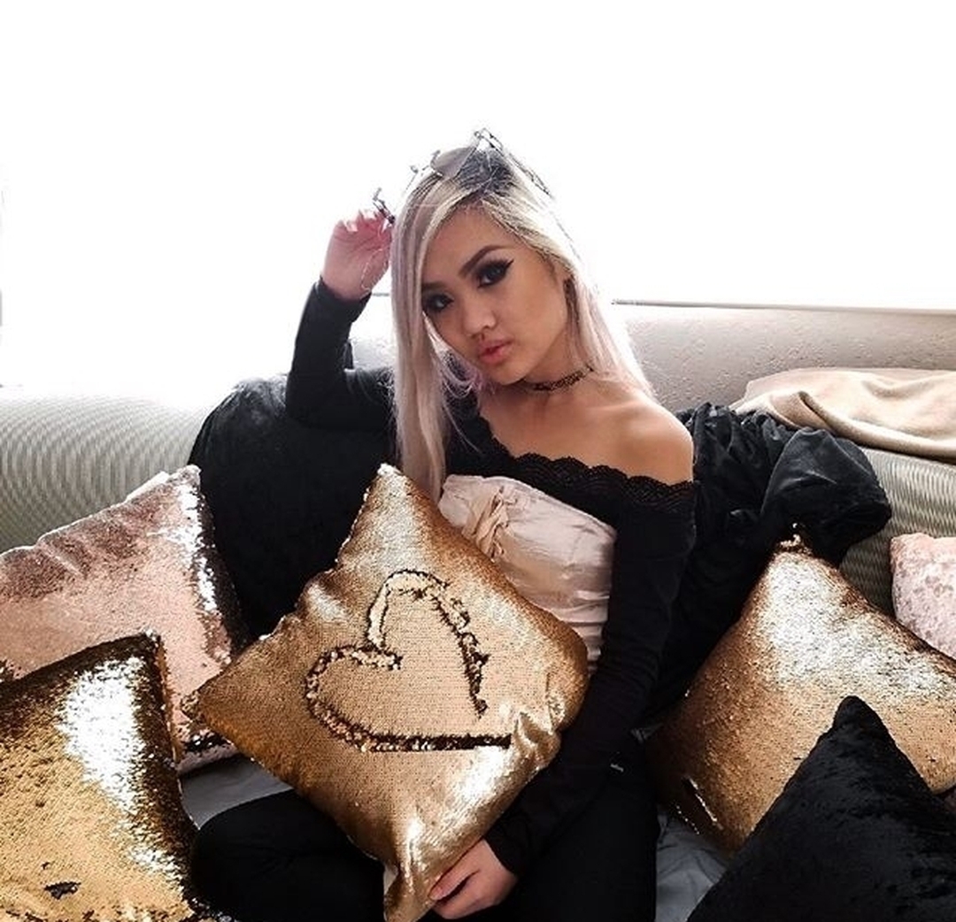 Stay focused &amp; extra sparkly ✨✨ 📷@badcass__