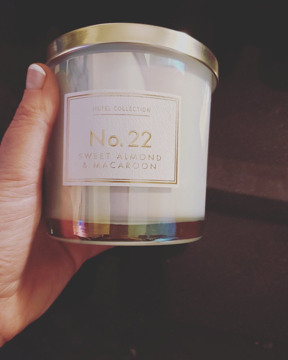 FABAlison's tweet image. The nicest smelling candle EVER and only £3.99 from @AldiUK #candles #aldi #hotelcollection