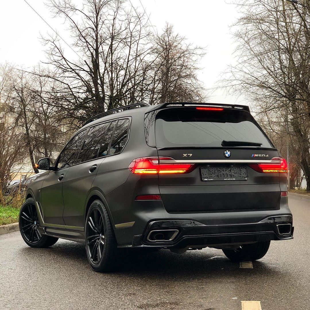 X7 black. BMW x7 m50d. BMW x7 m50i Black. БМВ x7 зад.