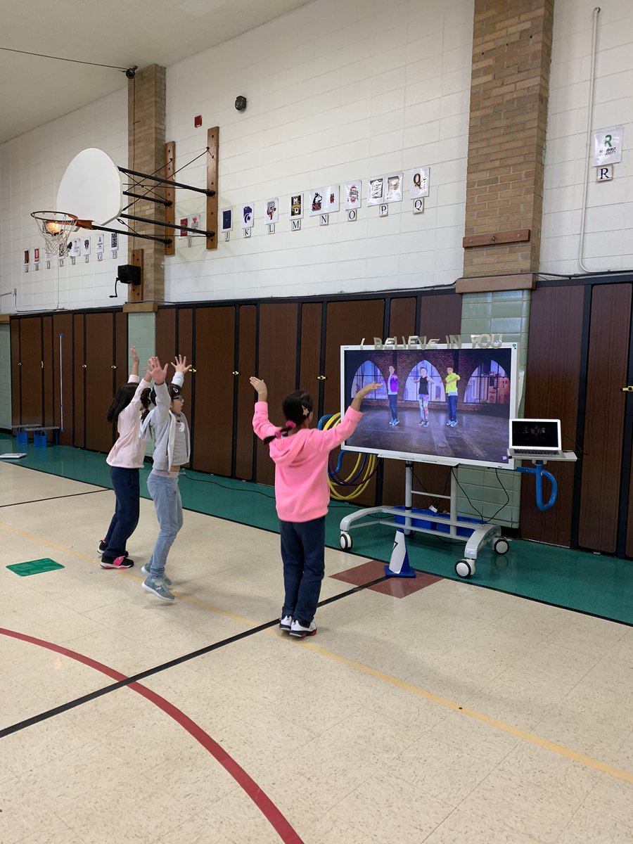 samshuman24's tweet photo. Fitness stations in full force before Thanksgiving break! @Piper_PE #WeArePiper #D100inspires https://t.co/y3iZSrLRlG