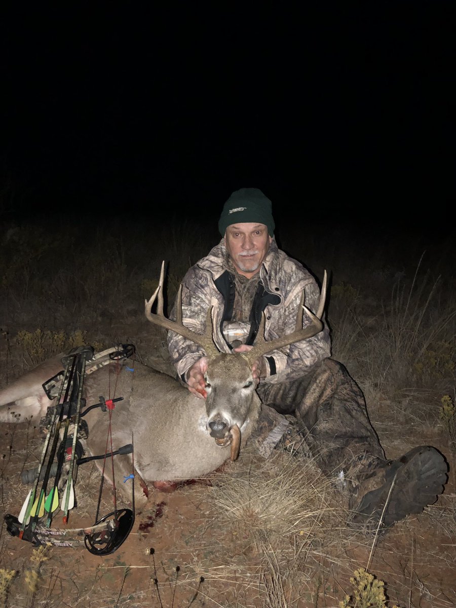 drtshawn's tweet photo. Best bow buck ever. 9pt 6.5 year old. 27 yards. #PSE #muzzybroadheads #goldtiparrows #rockyboots #scentlockcamo #scentkillergold https://t.co/lQnrHZV2sg