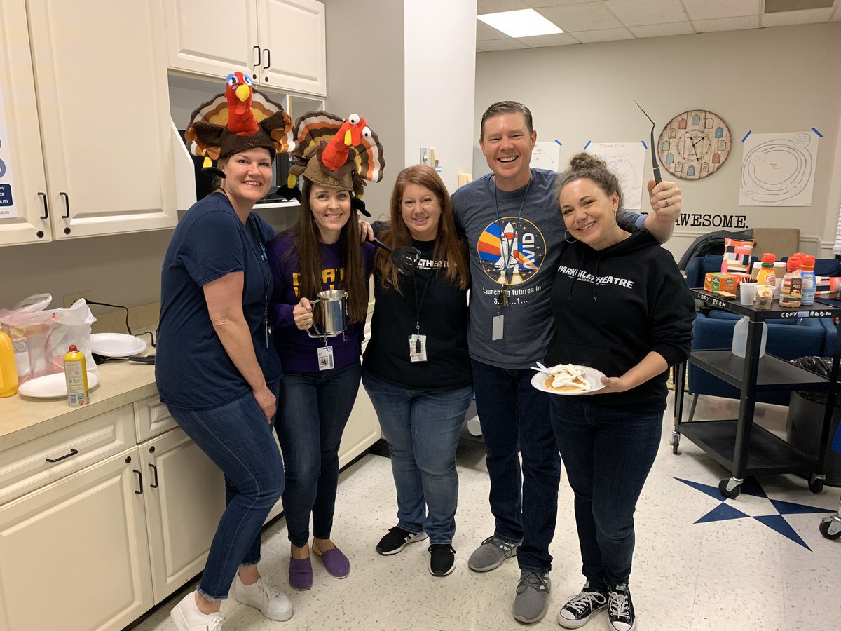 mrsgrayreads2's tweet photo. Breakfast is served by the best Admin and Instructional Support team in RISD! #RISDSaySomething #ParkhillProud https://t.co/6eKrjN47DF