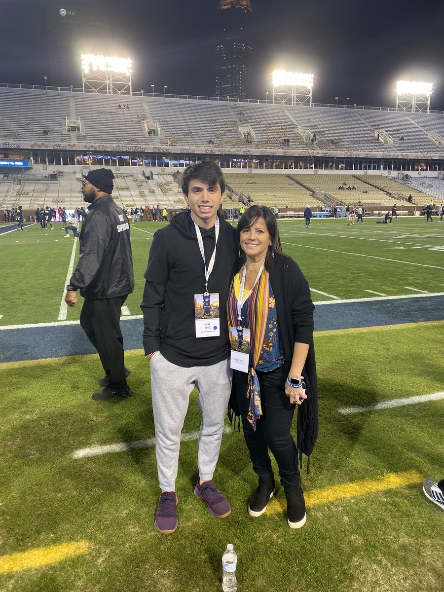 evandhayes's tweet photo. Georgia Tech Visit 🐝#404TAKEOVER Thanks for having me @Coach_Conner @CoachPopovich ❕Definitely a game to remember #BeatNCState #TogetherWeSwarm @TheHiveGT @jacketsonline @Kelly_Quinlan https://t.co/ugPGgFLKDF