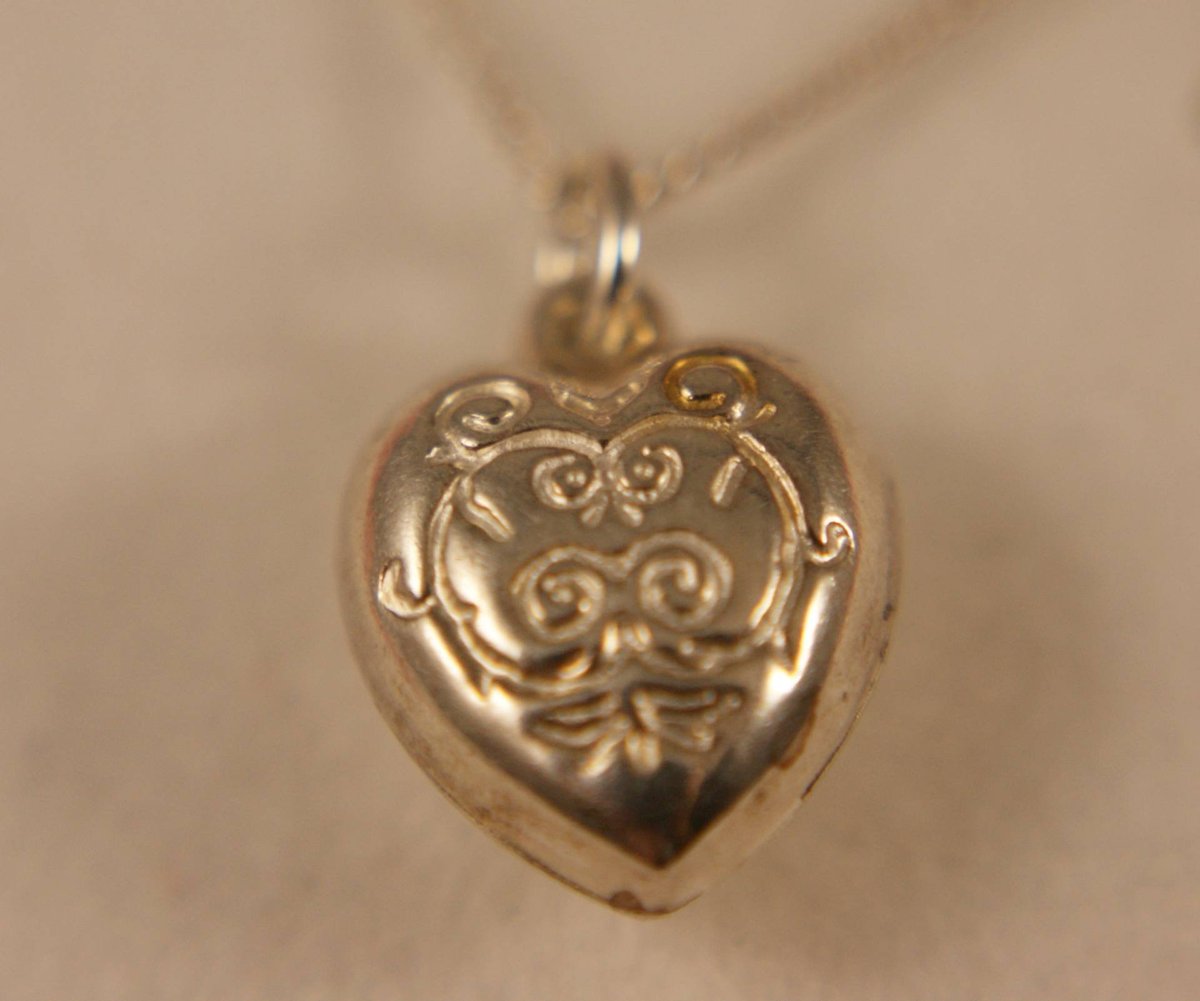 ProfHeritage's tweet photo. Excited to share the latest addition to my #etsy shop: Antique Silver Puffed Heart Charm - Ornate Puffed Heart Charm - with or without Sterling Silver chain https://t.co/ydsjq4cEfP #jewellery #necklace #antiquecharm #antiquependant #victoriancharm #puffedheart #ornateh https://t.co/5s9LYSf8GY